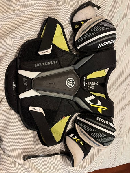 Men's Medium Senior Warrior ALPHA LX 20 Shoulder Pads (Used)