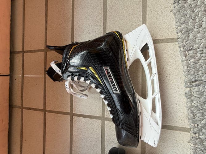 Bauer Supreme 2S Hockey Skates Regular Width 8.5 (Used)
