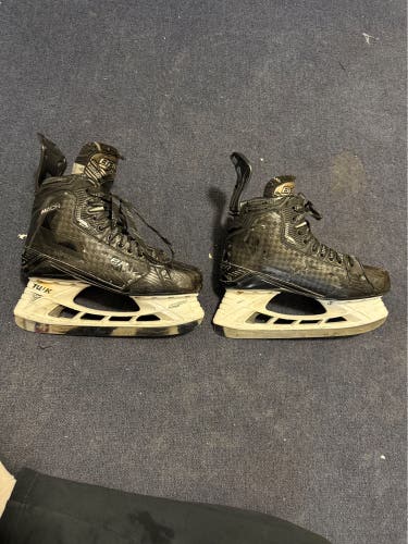 Bauer Supreme Mach Hockey Skates size 9 fit 2 (Used)