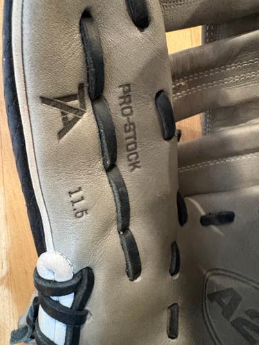 Wilson RH Infield Baseball Glove 11.5" (New)