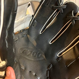 Wilson RH Infield Baseball Glove 11.5" (New)