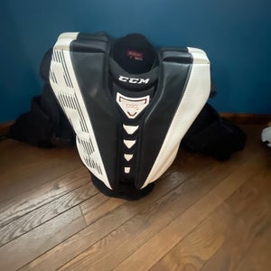 Small 2023 CCM EFlex 5 Pro Goalie Chest Protector (Used)