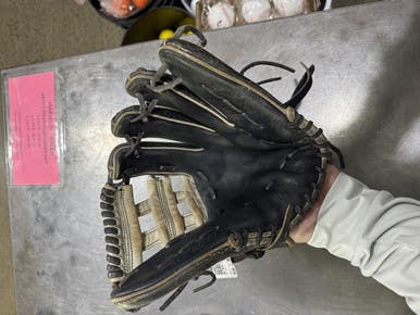 Used 44 PRO 44 PRO SIGNATURE SERIES - W/ NAME BB/SB Glove RH Throw Black 12 1/4" 11605-S000213120