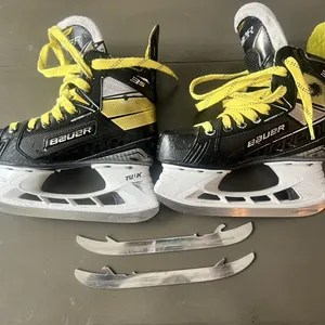 Bauer Supreme 3S Hockey Skates Regular Width Size 2.5 with spare blades (Used)