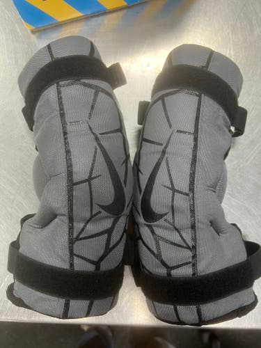 Used Nike ARM GUARDS Lacrosse Arm Pads/Guards Black LG 11497-S000155237