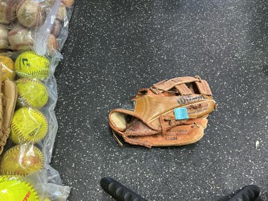 Used Wilson A2634 BB/SB Glove RH Throw Brown 11 1/2" 10743-S000475555