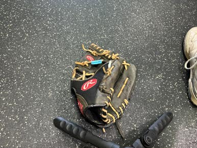 Used Rawlings R115BBR BB/SB Glove RH Throw Black 11 1/2" 10743-S000477765
