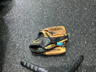 Used Mizuno GPP 1002 BB/SB Glove RH Throw Brown 10" 10743-C000477796