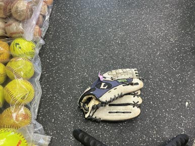 Louisville Slugger Used Gray Right Hand Throw 10" Baseball Glove