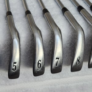 Titleist DCI 981 Iron Set (3-9 irons, PW, LW; 9 clubs) RH; Steel Shafts