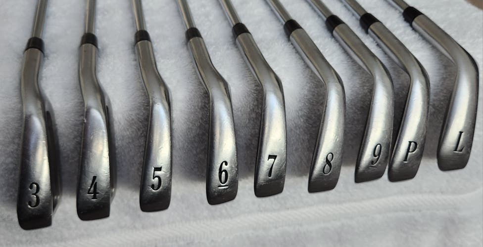 Used Titleist DCI 981 Iron Set (3-9 irons, PW, LW; 9 clubs) RH; Steel Shafts