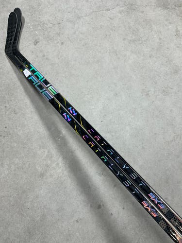 2 PACK 70 Flex P28 Senior True Catalyst 9x3 Right Hand Hockey Stick Pro Stock (New)