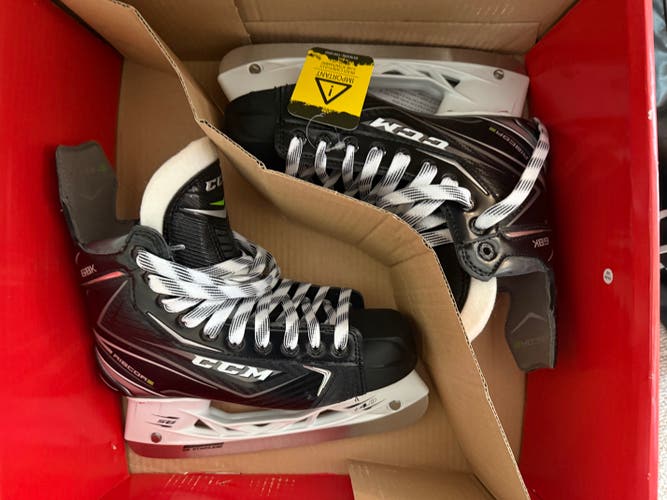CCM Ribcor 68K Hockey Skates Regular Width Size 5.5 (New)