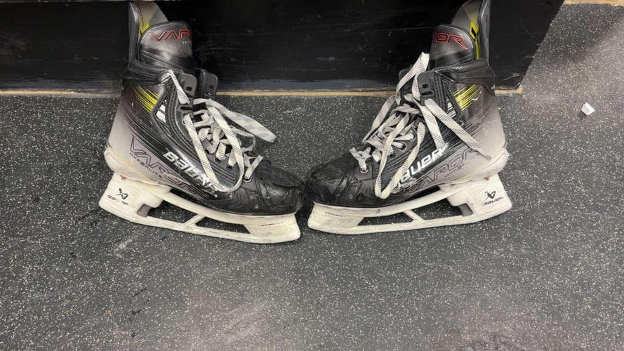 Bauer Vapor Hyperlite 2 Hockey Skates Narrow Width Size 6 (Used)