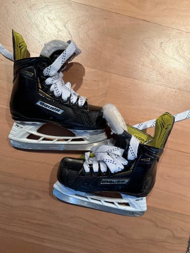 Bauer Ignite Pro Hockey Skates Regular Width 11 (Used)