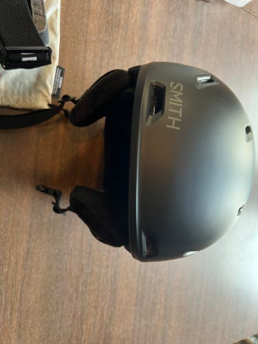 Large Smith Helmet (Used)