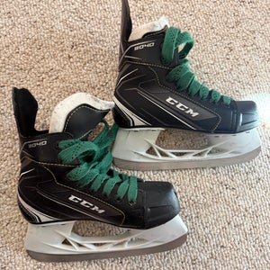 CCM 9040 Hockey Skates Regular Width Size 1 (Used)