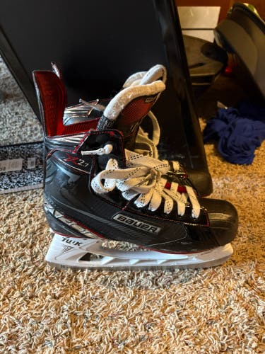 Black 2019 Bauer Vapor X2.7 Hockey Skates Regular Width 9.5 (Used)