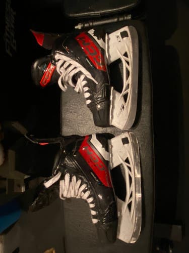 CCM Jetspeed FT6 - Senior Size 7.5 Regular Width