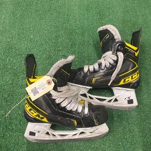 Junior CCM Super Tacks 9380 Hockey Skates Regular Width Size 3.5 (Used)