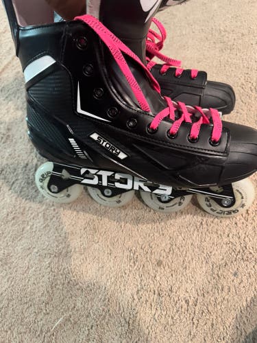 Black/White Hockey Skates Regular Width 13 (Used)
