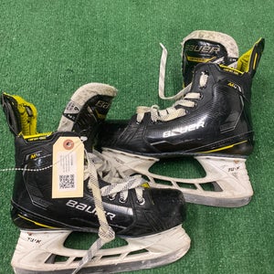 Intermediate Bauer Supreme M4 Hockey Skates Regular Width 6 (Used)