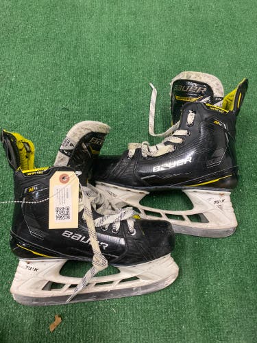 Intermediate Bauer Supreme M4 Hockey Skates Regular Width 6 (Used)