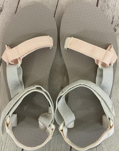 Teva Womens Size 10 Universal Metalic Lightweight Sandal Adjustable Straps Gray