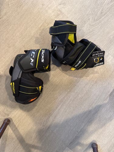 Junior Large CCM Tacks 9080 Elbow Pads (New)