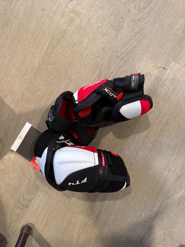 Junior Medium CCM JetSpeed FT4 Elbow Pads (New)