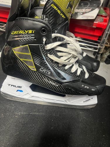 Black 2022 True Catalyst 9 Hockey Skates Regular Width 10 (Used)