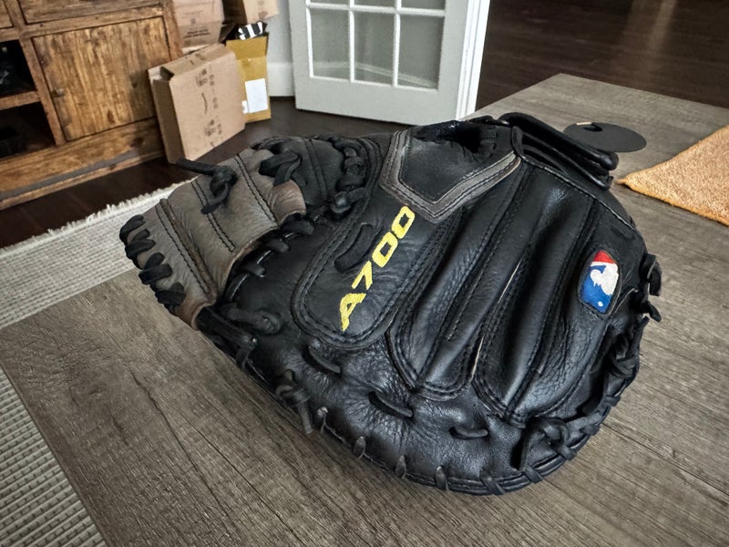 Wilson A700 RH Catcher's Baseball Glove 32" (Used)