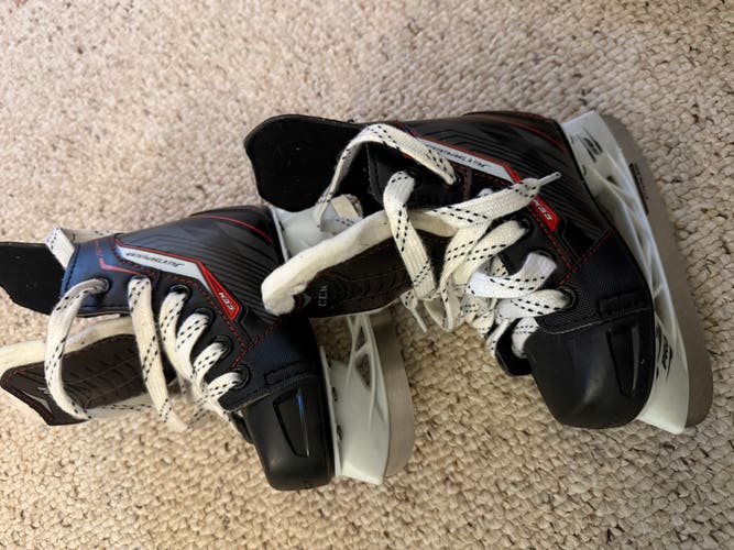 2015 CCM JetSpeed 250 Hockey Skates Regular Width 8 (Used)