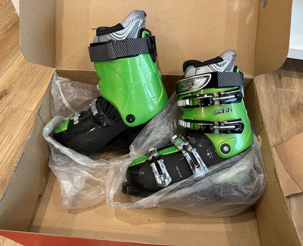 Womens Ski Boots - ALPINA ONE66 Ski Boots - Size 7 / Mondo 24.5 (MINT USED)