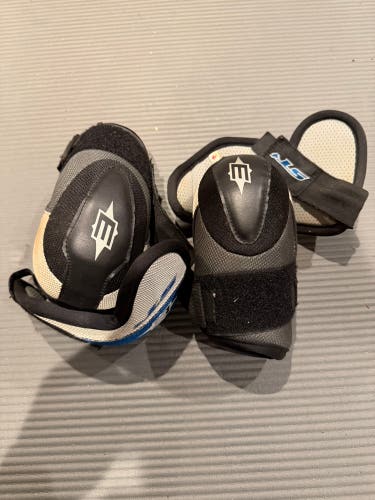 Youth Medium Easton  Elbow Pads (Used)