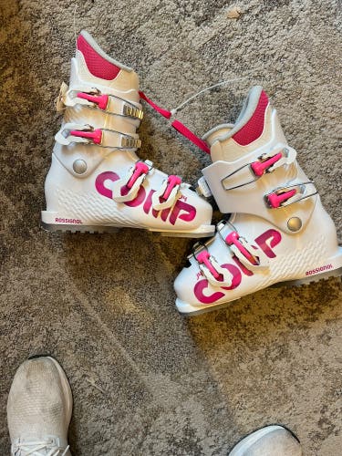 Mondo 22 & 22.5 Rossignol Hero J4 All Mountain Ski Boots (Used)