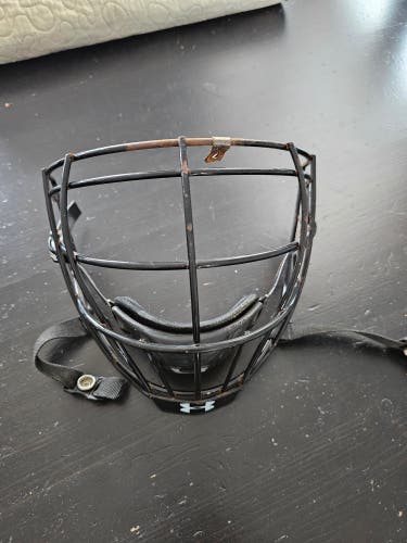 Under Armour Medium/Large Box Cage