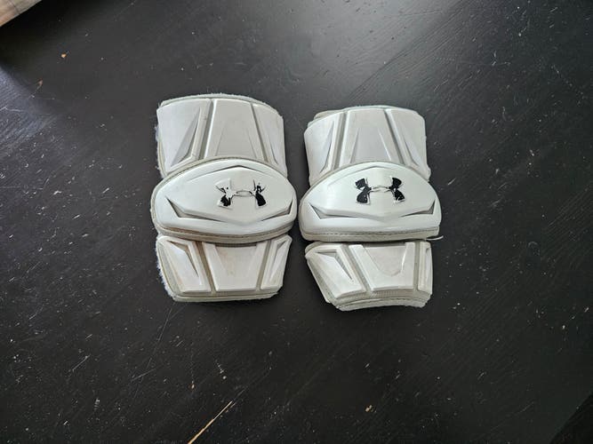 Medium Adult Under Armour Revenant Arm Pads (Used)