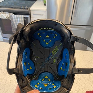 Medium Bauer Re-Akt 150 Helmet (Used)