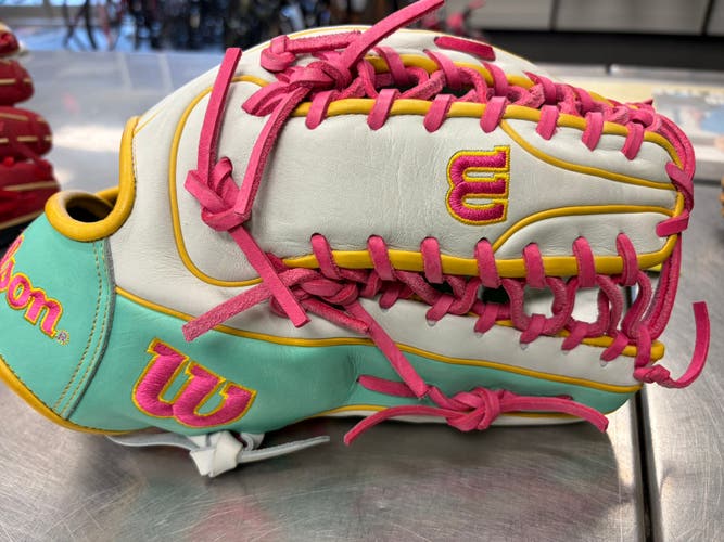 Wilson A2000 RH Outfield Baseball Glove 12.75" (Used)