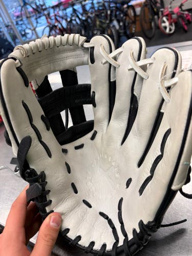 Outfield glove 12.75