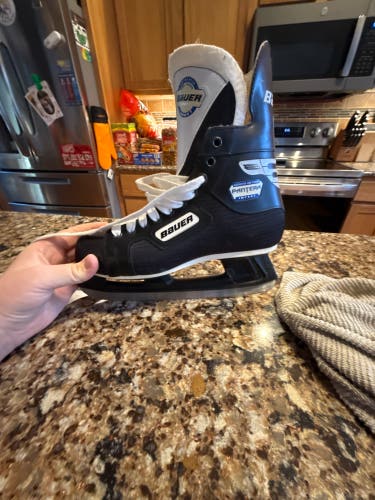 Bauer Hockey Skates Regular Width 9.5 (Used)