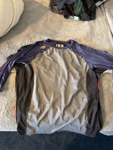 Large Men's New Balance Shirt (Used)