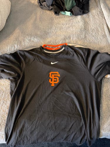 Giants Black Large Men's Nike Dri-Fit Shirt (Used)