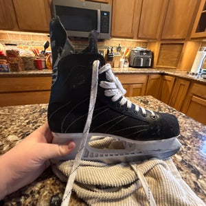 Black Bauer Hockey Skates Regular Width 8.5 (Used)
