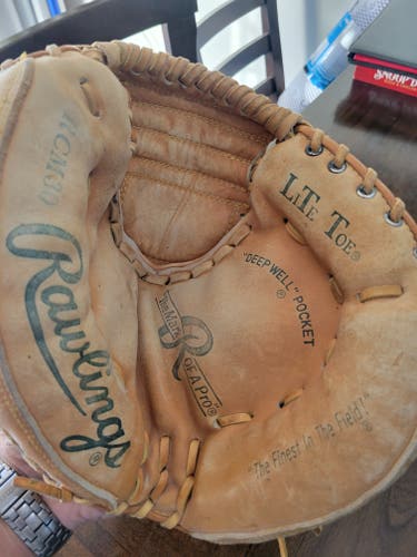 Rawlings RH Catcher's LiTe Toe Baseball Glove 11" (Used)