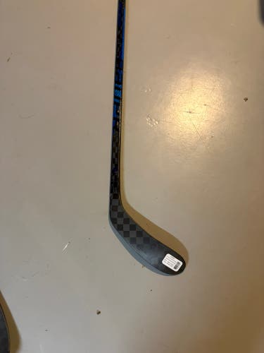 Intermediate Bauer Pulse Right Handed Hockey Stick P28 65 Flex (New)