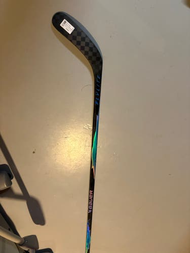Intermediate Bauer Vapor Flylite Right Handed Hockey Stick P88 65 Flex (New)