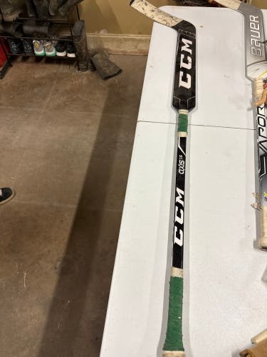 Intermediate CCM Axis 1.5 Regular Goalie Stick 24" Paddle (Used)