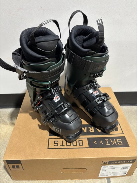 Brand New Armada AR One 110 MV Ski Boots – 24/24.5 – 100 mm Last – Black/Green